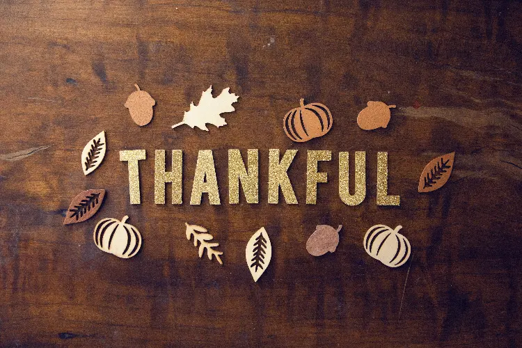 A DIY 'Thankful' banner for Thanksgiving with leaves, acorns and pumpkins.